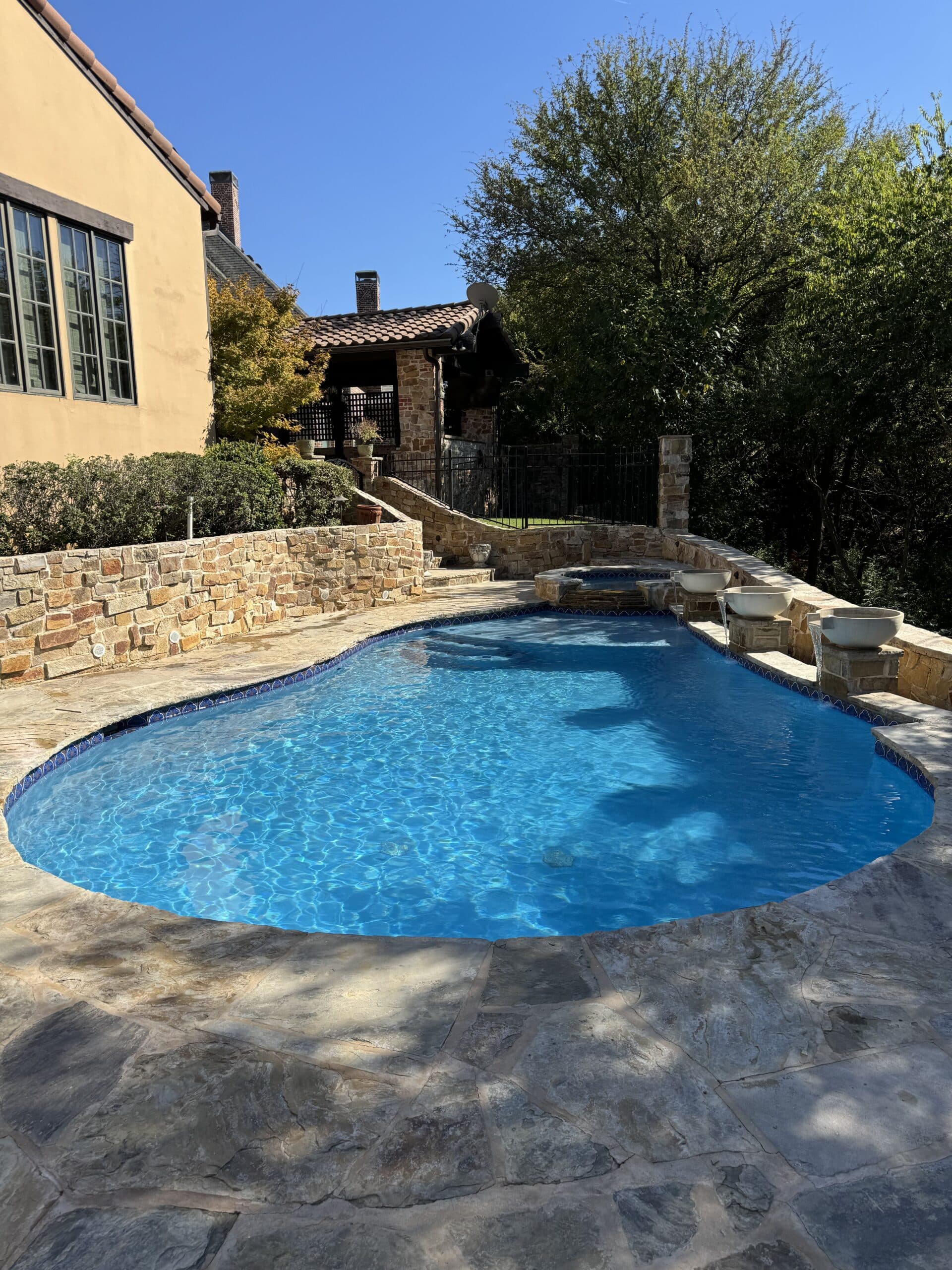 Tablet Dispensers vs. Salt Chlorine Generators: Pool Sanitizers